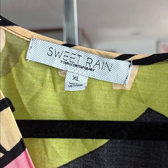 Sweet Rain Multicolor Abstract Kimono Top - Picture 2 of 5